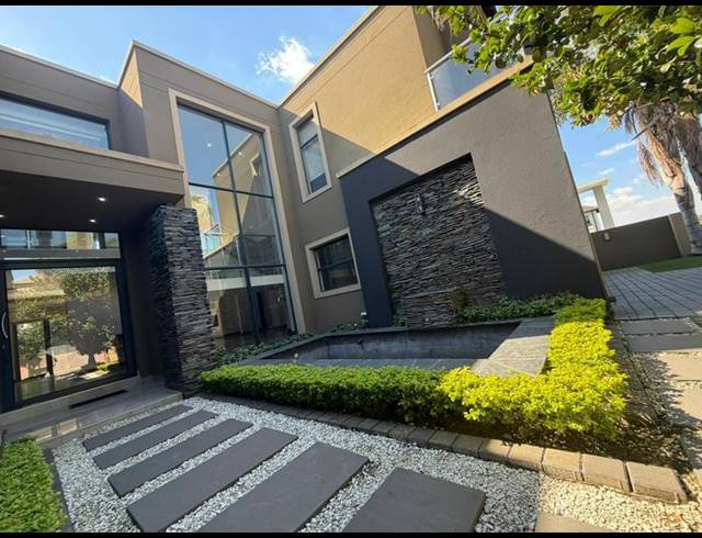 5 BEDROOM HOUSE FOR SALE IN BLUE VALLEY GOLF ESTATE